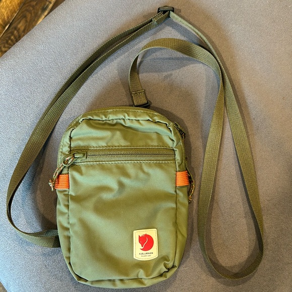 Fjallraven High Coast Pocket Sling Bag Unisex - Picture 1 of 5